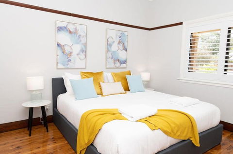 Rose Hill On Hamer, 1940s Charming Cottage Near Cook Park - Accommodation Redcliffe 1