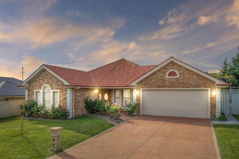 Roselawn Manor - 5 Bedroom Entertainer - Accommodation Redcliffe 1