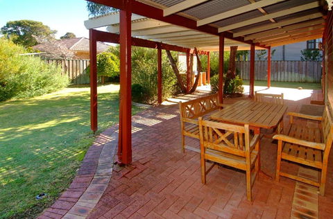 Rosewood Cottage - Accommodation Redcliffe 0