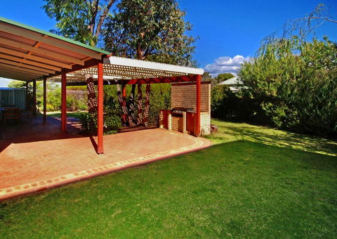 Rosewood Cottage - Accommodation Redcliffe 3