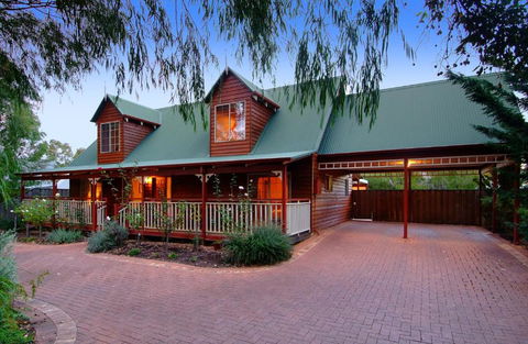 Rosewood Cottage - Accommodation Redcliffe 2