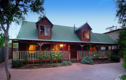 Rosewood Cottage - Accommodation Redcliffe 1