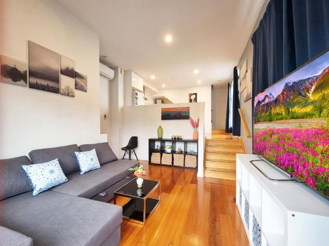 Rosie Townhouse In Prime Location Close To CBD - Accommodation Redcliffe 2