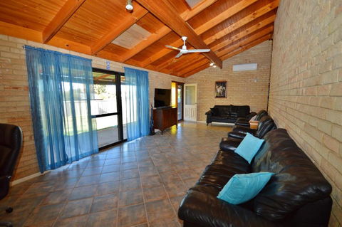 Rossys Retreat - Kalbarri WA - Accommodation Redcliffe 0