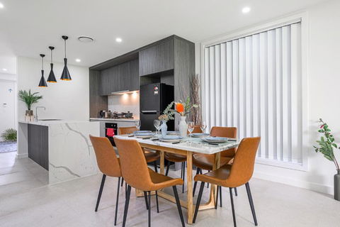 Rousehill 5Br With Pool Near Shopping Centre&Train - Accommodation Redcliffe 0