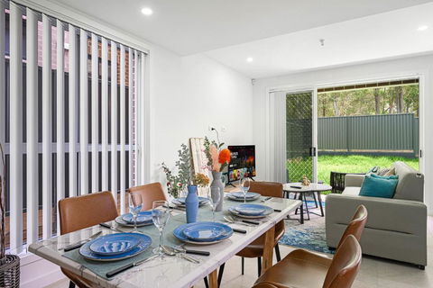 Rousehill 5Br With Pool Near Shopping Centre&Train - Accommodation Redcliffe 1