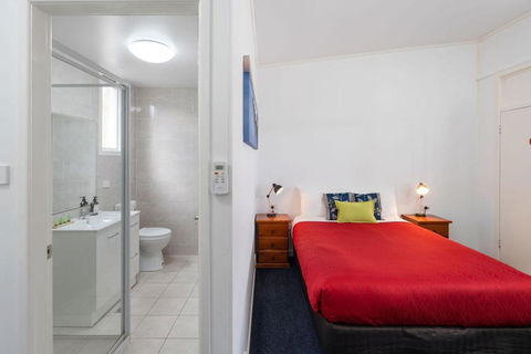 Royal Motel Tenterfield - Accommodation Redcliffe 0