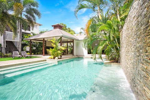 Royal Pavilions 8 - Accommodation Redcliffe 0