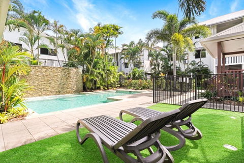 Royal Pavilions 8 - Accommodation Redcliffe 1