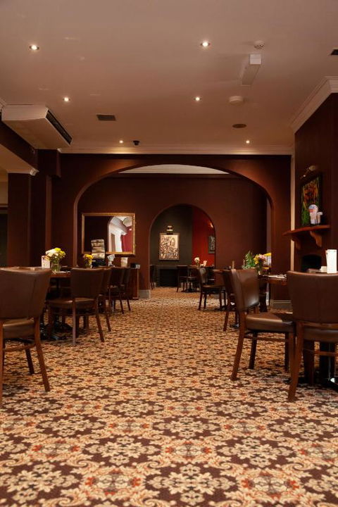 Royal Hotel Singleton - Accommodation Redcliffe 1