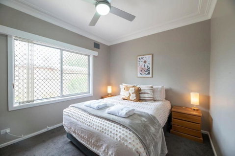 Roycox Cottage - Charming Escape, Fireplace - Accommodation Redcliffe 1