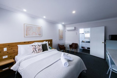 Roydons Motor Inn - Accommodation Redcliffe 2
