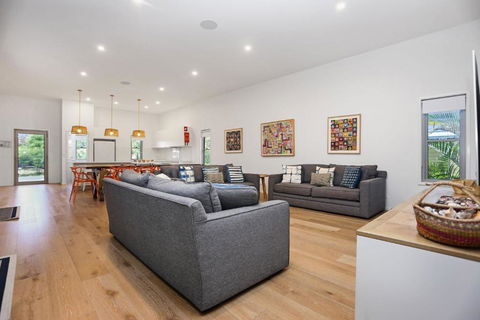 Russell Street Retreat - Accommodation Redcliffe 0