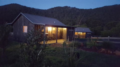Rustic Hut Bush Retreat - Accommodation Redcliffe 1