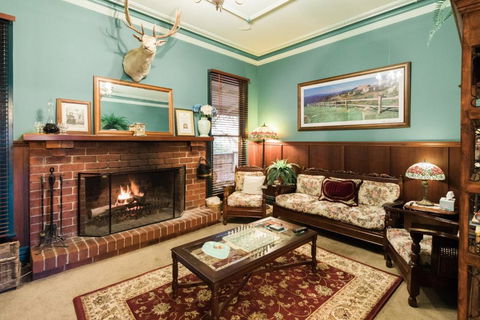 Rustic Refuge Guesthouse - Accommodation Redcliffe 2