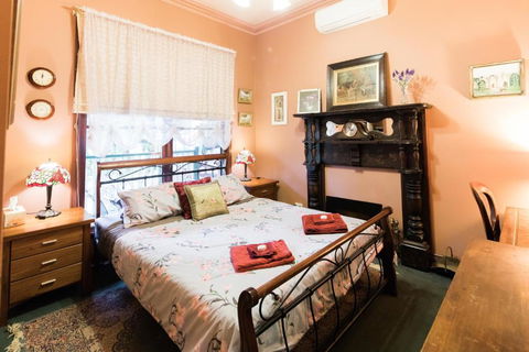 Rustic Refuge Guesthouse - Accommodation Redcliffe 3