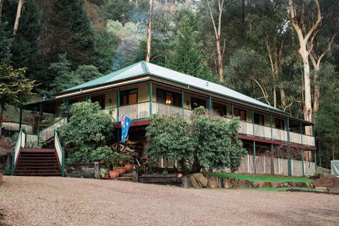 Rustic Refuge Guesthouse - Accommodation Redcliffe 1