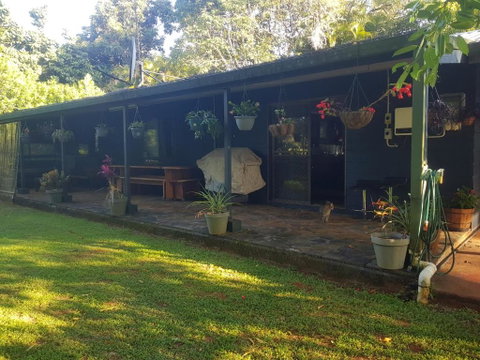 Rustic Retreat - Accommodation Redcliffe 0