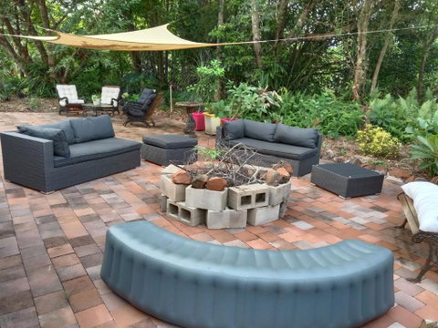 Rustic Retreat - Accommodation Redcliffe 3