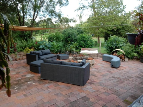 Rustic Retreat - Accommodation Redcliffe 2