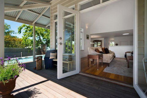 Sades - Accommodation Redcliffe 2