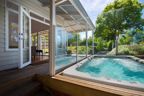 Sades - Accommodation Redcliffe 1