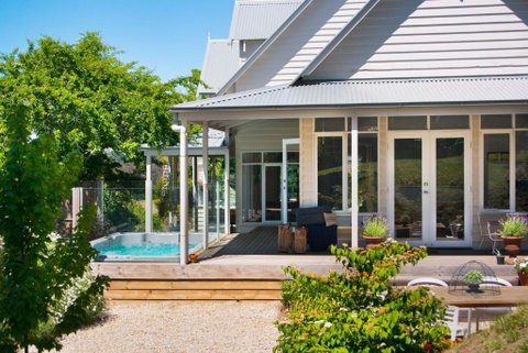 Sades - Accommodation Redcliffe 0