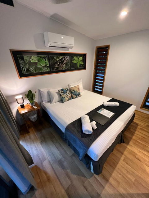 Safari Lodge - Accommodation Redcliffe 1