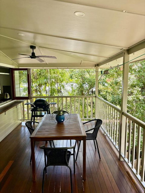 Sage House - Accommodation Redcliffe 2