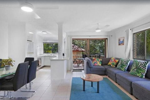 Salerno - Hosted By Burleigh Letting - Accommodation Redcliffe 0