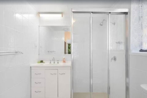 Salerno - Hosted By Burleigh Letting - Accommodation Redcliffe 3