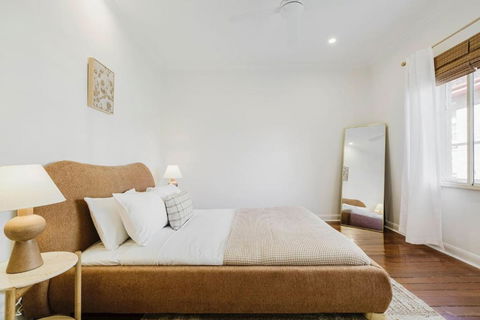 Salmon Calm - Trendy Velvet Allure By Albert Park - Accommodation Redcliffe 0