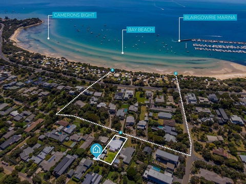 Salt Air Beach Retreat - 280m Walk To Foreshore, Check Out 5pm Sunday! - Accommodation Redcliffe 1