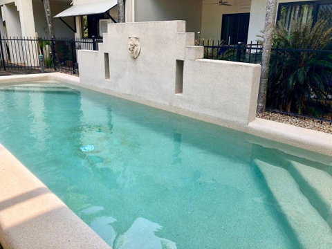 Salt & Sand - Tropical Oasis Footsteps To Beach - Accommodation Redcliffe 2