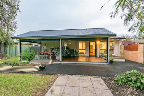 Salty - Accommodation Redcliffe 0