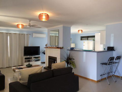 Salty Air Apartments Kingscote Kangaroo Island - Accommodation Redcliffe 0