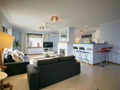 Salty Air Apartments Kingscote Kangaroo Island - Accommodation Redcliffe 3