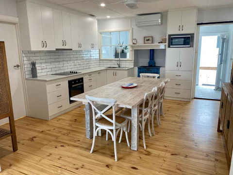 Salty Dog - Accommodation Redcliffe 1