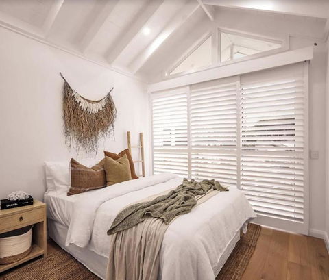 SALTY PALMS On HENLEY -THREE - Accommodation Redcliffe 0