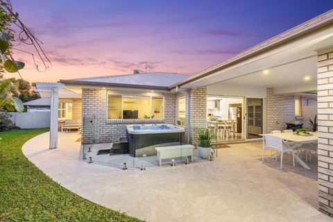 Salty Pause At Bondi House - With Spa And Pet Friendly! - Accommodation Redcliffe 2