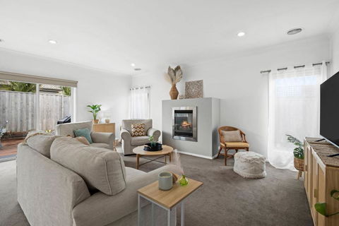 Salty Sage Beach House - Accommodation Redcliffe 0
