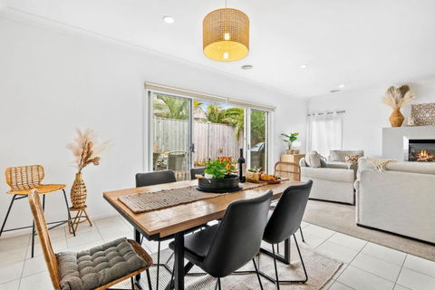 Salty Sage Beach House - Accommodation Redcliffe 2