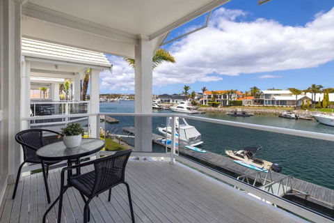 Salty Views - Accommodation Redcliffe 2