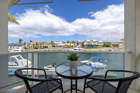 Salty Views - Accommodation Redcliffe 3