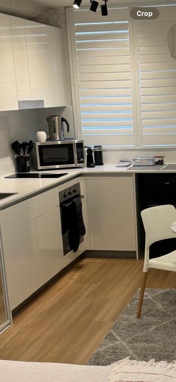 Sam The Central Studio - Accommodation Redcliffe 3