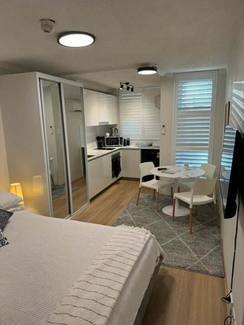 Sam The Central Studio - Accommodation Redcliffe 0