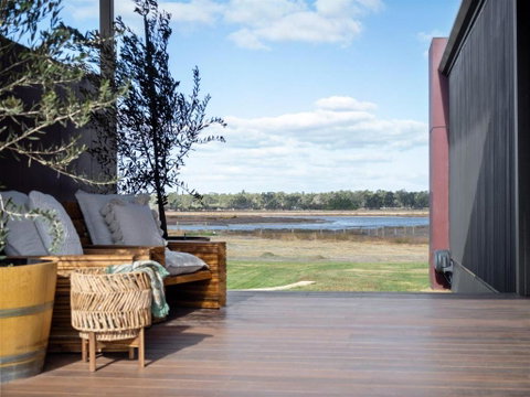 Samphire Chalet Peppermint - Accommodation Redcliffe 2