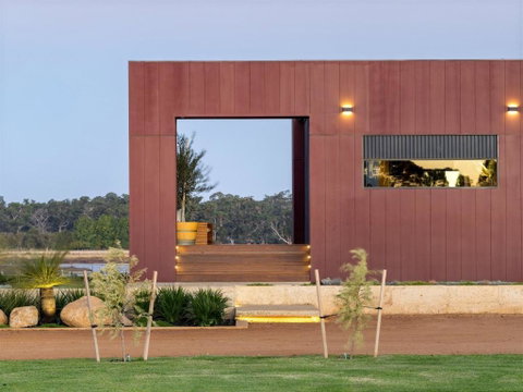Samphire Chalet Tuart - Accommodation Redcliffe 0