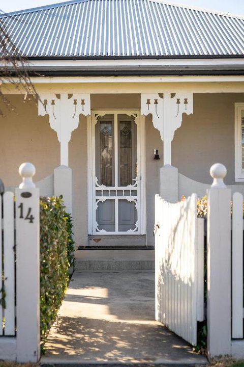Sampson Cottage - Historic Charm - Accommodation Redcliffe 0