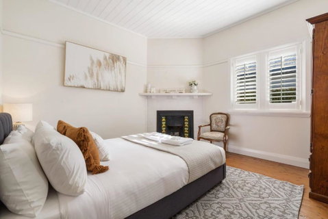 Sampson Cottage - Historic Charm - Accommodation Redcliffe 1